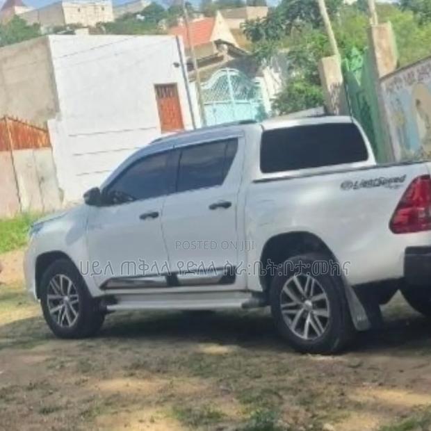 Toyota Hilux 2020 White