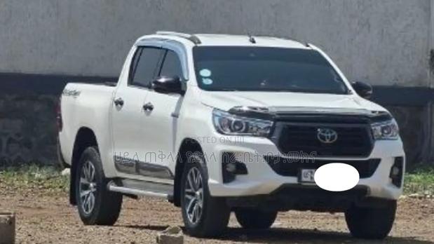 Toyota Hilux 2020 White