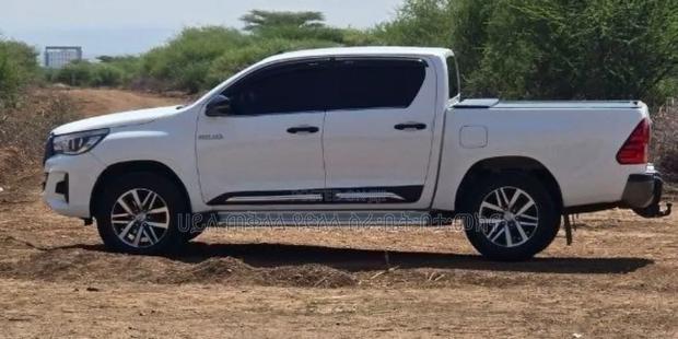 Toyota Hilux 2020 White