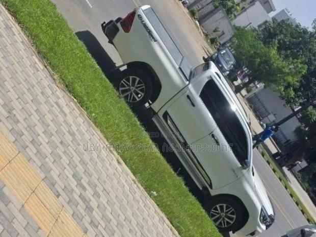 Toyota Hilux 2020 White