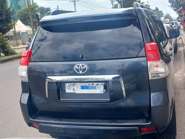 Toyota Land Cruiser Prado 2013 Gray