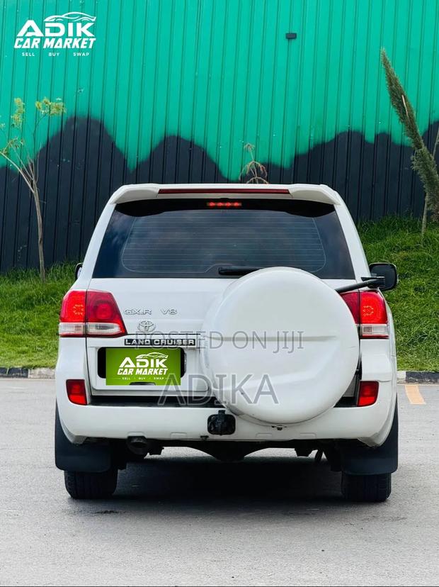 Toyota Land Cruiser 2009 White