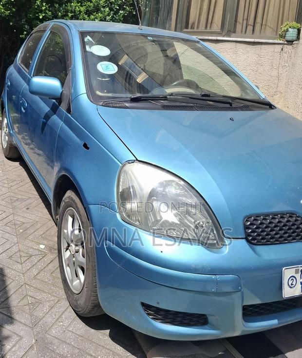 Toyota Vitz 2002 Blue