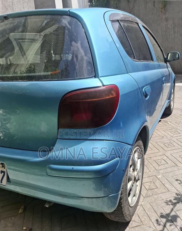 Toyota Vitz 2002 Blue