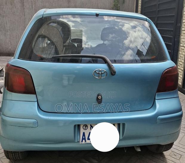 Toyota Vitz 2002 Blue