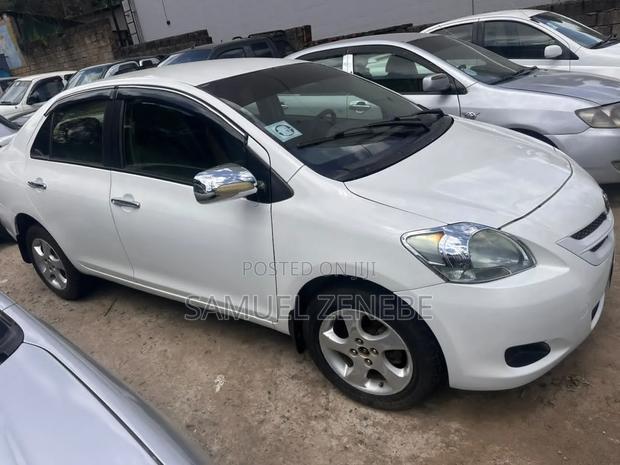 Toyota Yaris 2010 White