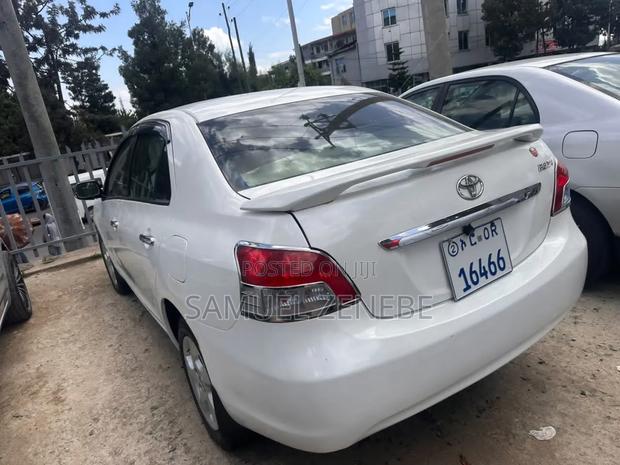 Toyota Yaris 2010 White