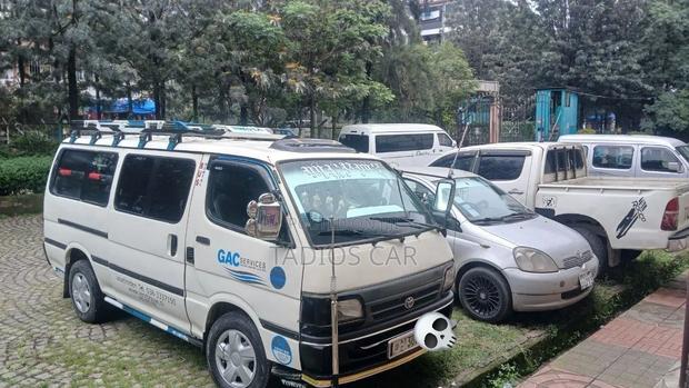 Toyota Grand HiAce 2002 White