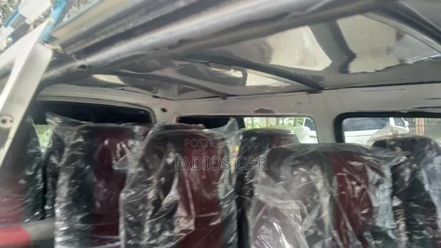 Toyota Grand HiAce 2002 White