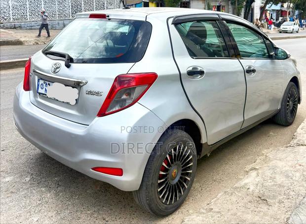 Toyota Yaris 2012 Silver