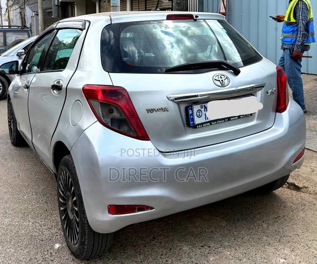 Toyota Yaris 2012 Silver