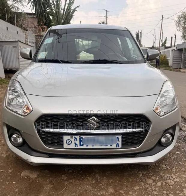 Suzuki Swift 2021 Silver