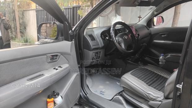Toyota Hilux 2.5 D-4D 4X4 SRX 2012 Black