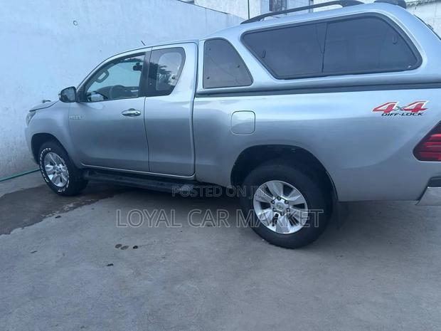 Toyota Hilux 2017 Gray