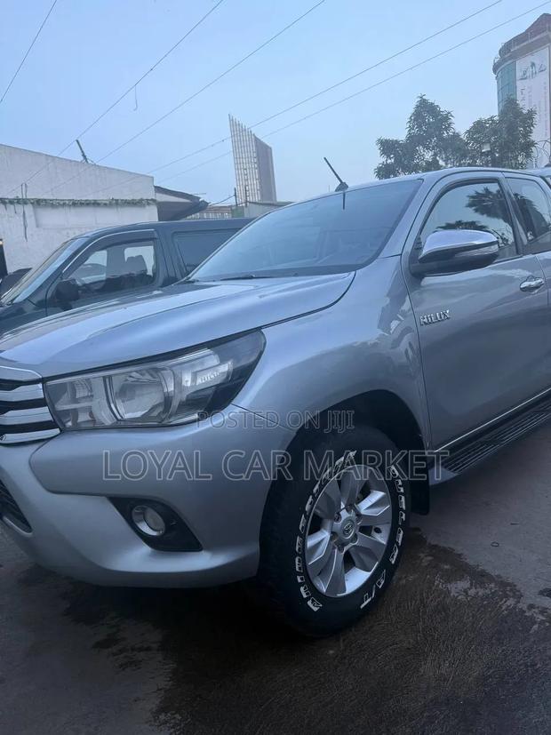 Toyota Hilux 2017 Gray