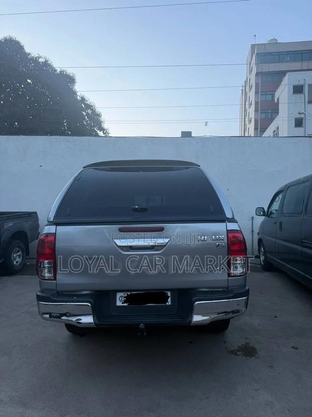 Toyota Hilux 2017 Gray