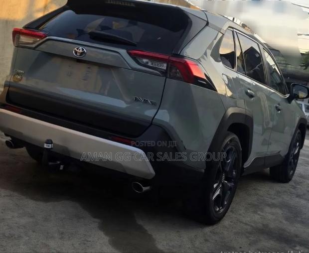 Toyota RAV4 2022 Green