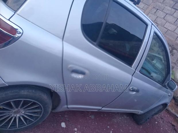 Toyota Vitz 2003 Silver