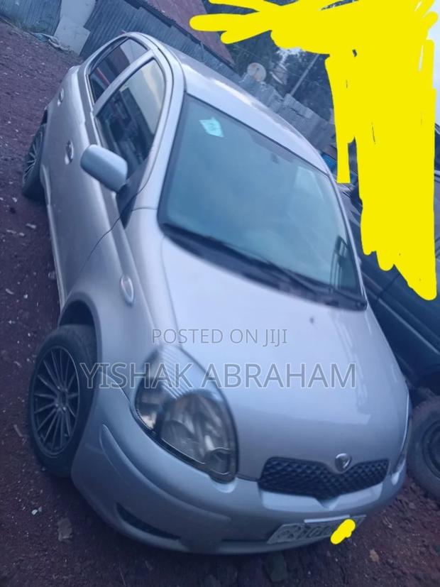 Toyota Vitz 2003 Silver