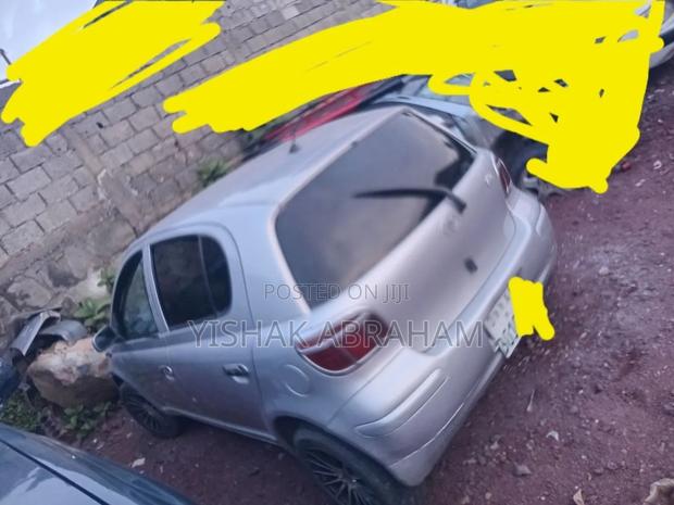 Toyota Vitz 2003 Silver