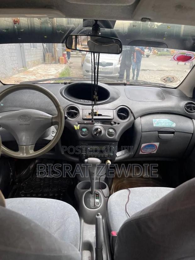 Toyota Vitz 2001 Silver