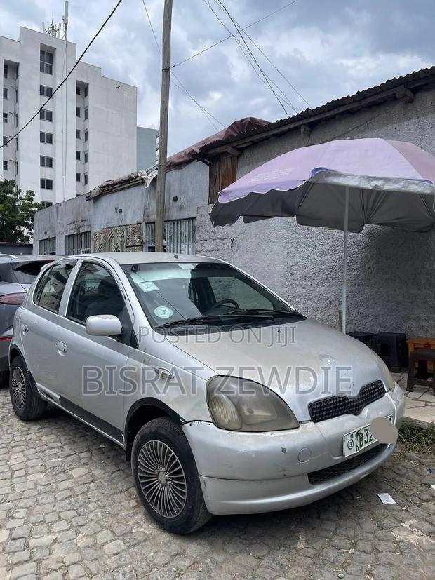 Toyota Vitz 2001 Silver