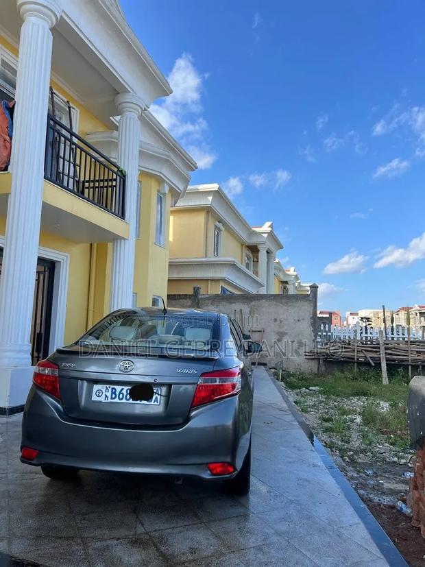 Toyota Yaris 2013 Black