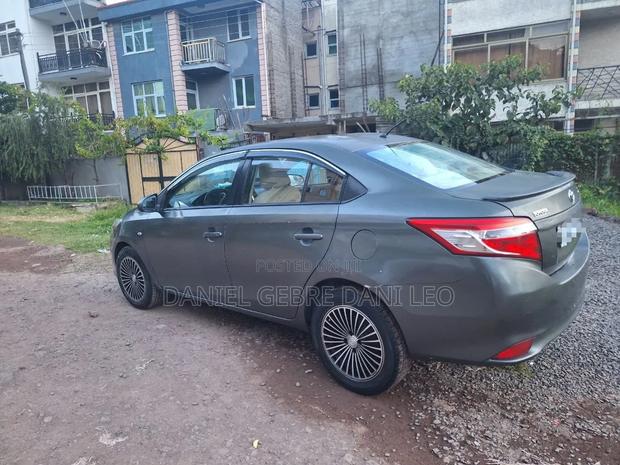 Toyota Yaris 2013 Black