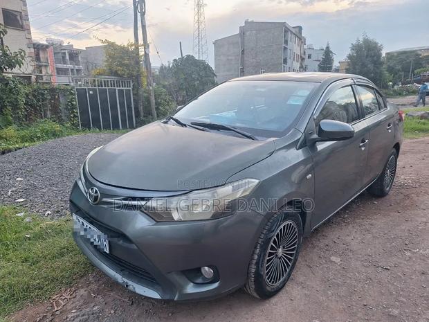 Toyota Yaris 2013 Black