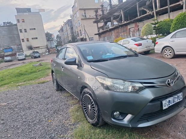 Toyota Yaris 2013 Black