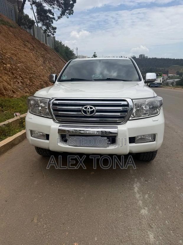 Toyota Land Cruiser 2009 White