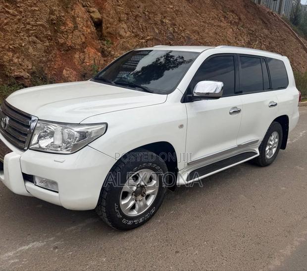 Toyota Land Cruiser 2009 White