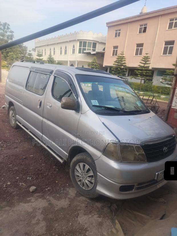 Toyota Grand HiAce G X Edition 3.0 Diesel Turbo RWD 8-Seater 2002