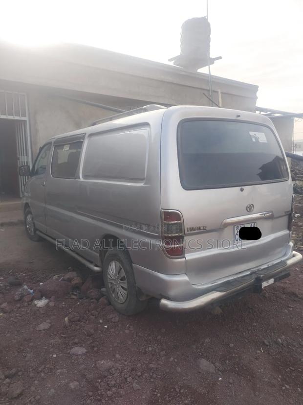 Toyota Grand HiAce G X Edition 3.0 Diesel Turbo RWD 8-Seater 2002