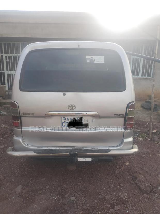 Toyota Grand HiAce G X Edition 3.0 Diesel Turbo RWD 8-Seater 2002