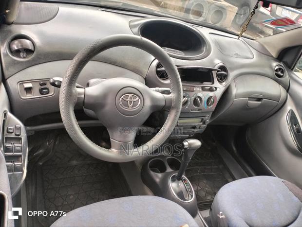 Toyota Vitz 2002 Gold