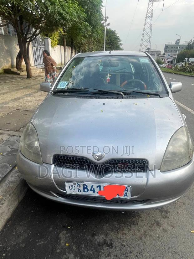 Toyota Vitz 2001 Gray