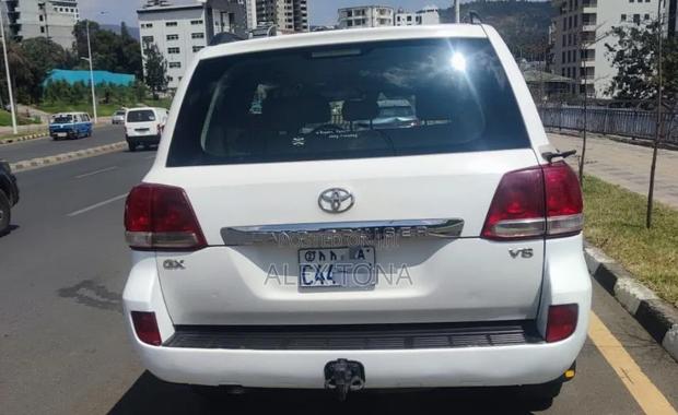 Toyota Land Cruiser 2011 White