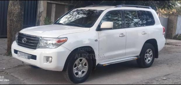 Toyota Land Cruiser 2011 White