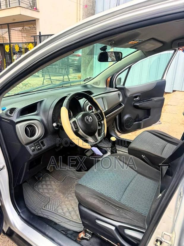 Toyota Yaris 2012 Silver