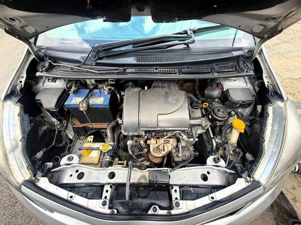 Toyota Yaris 2012 Silver