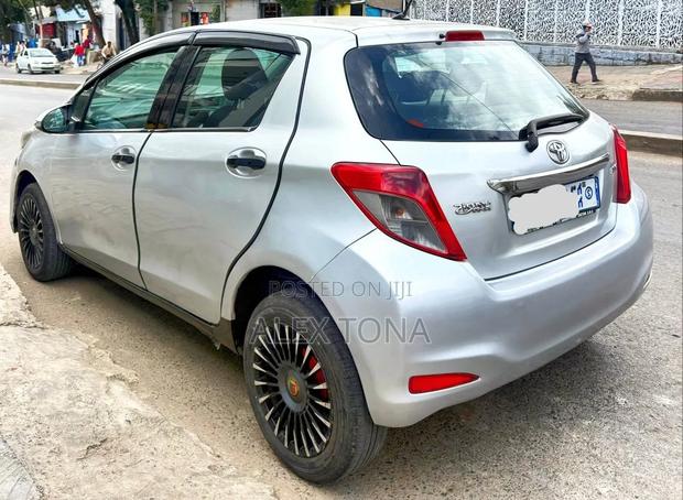 Toyota Yaris 2012 Silver