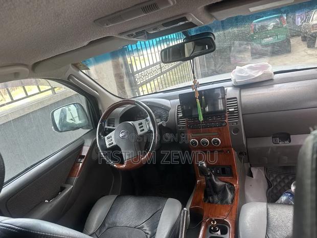 Nissan NP300 2008 Silver