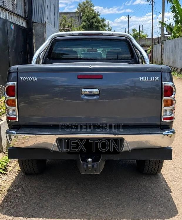 Toyota Hilux 2011 Black