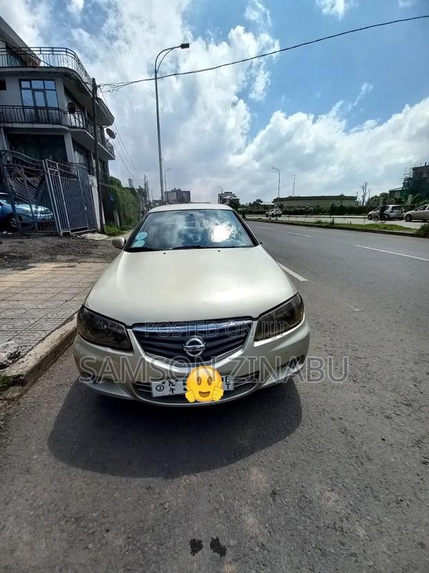 Nissan Sunny 2010 Gold