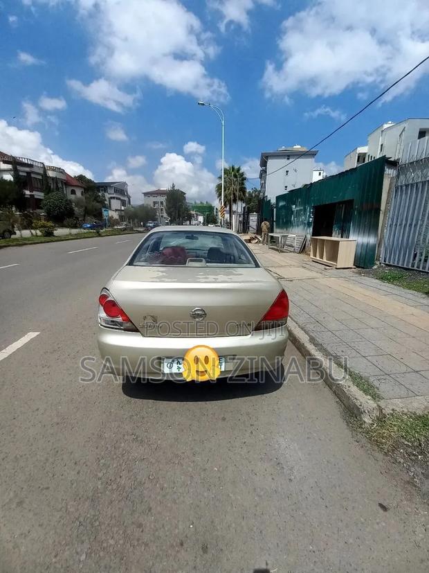 Nissan Sunny 2010 Gold