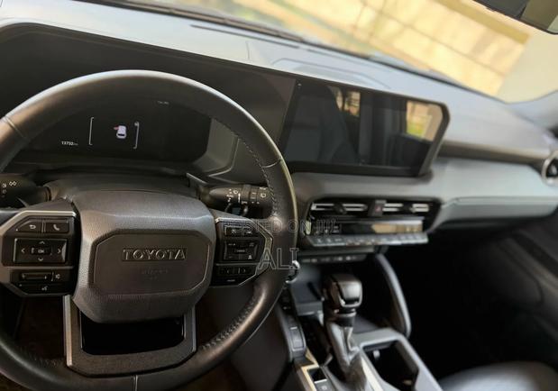 Toyota Land Cruiser Prado 2024