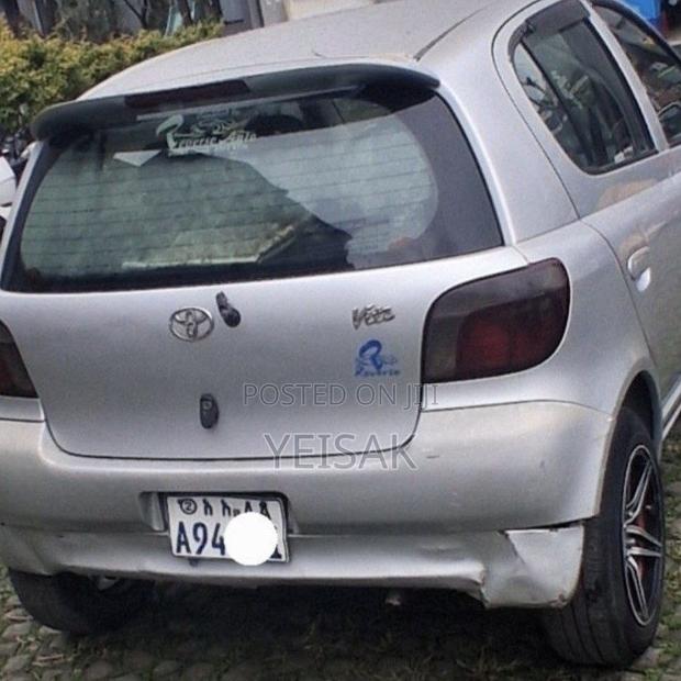 Toyota Vitz 2001 Silver