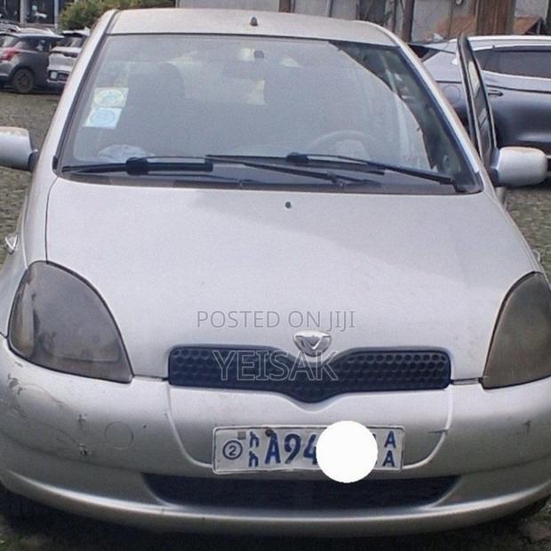 Toyota Vitz 2001 Silver