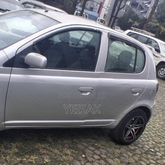 Toyota Vitz 2001 Silver